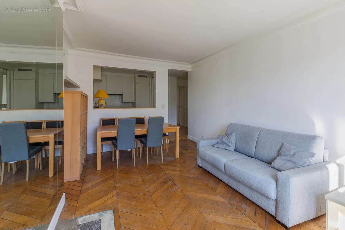 Appartement à PARIS-17E