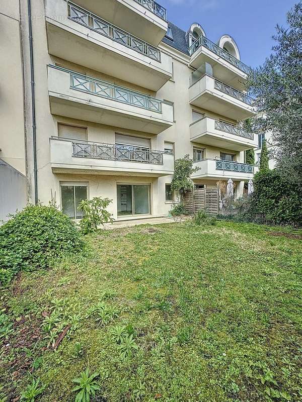 Appartement à LA GARENNE-COLOMBES