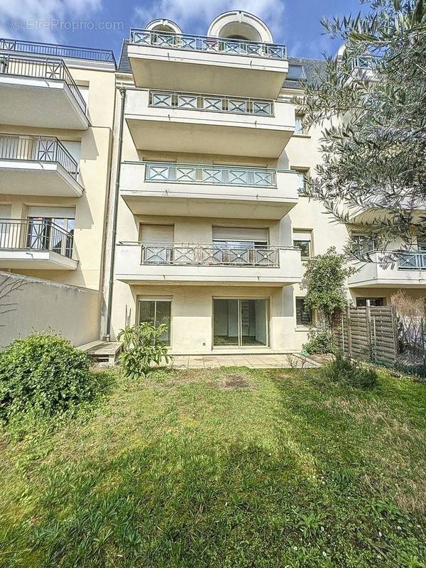 Appartement à LA GARENNE-COLOMBES