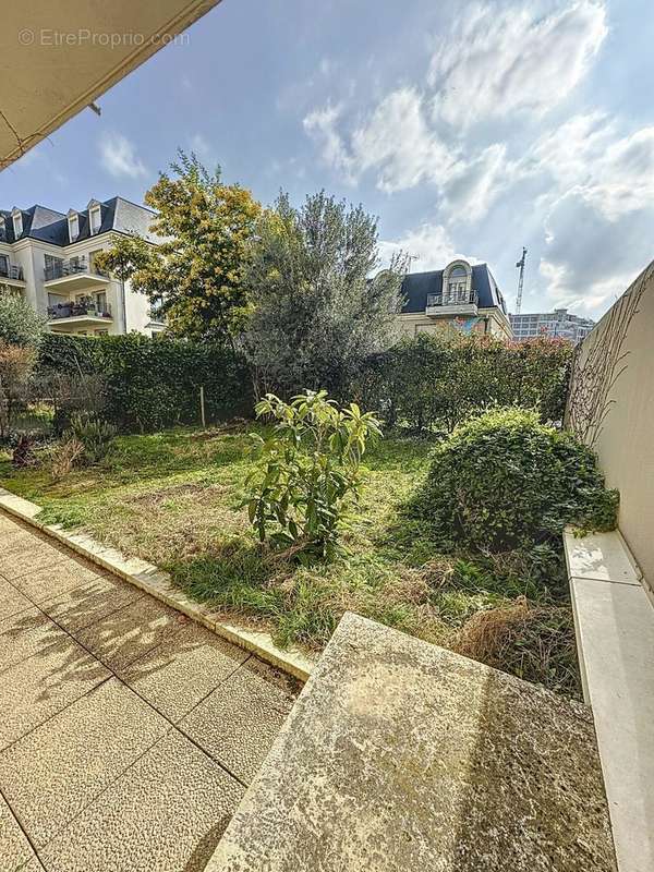 Appartement à LA GARENNE-COLOMBES