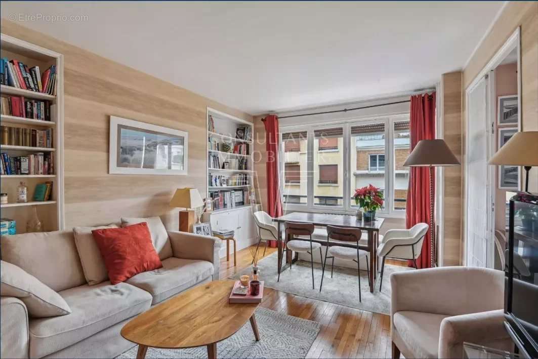 Appartement à NEUILLY-SUR-SEINE