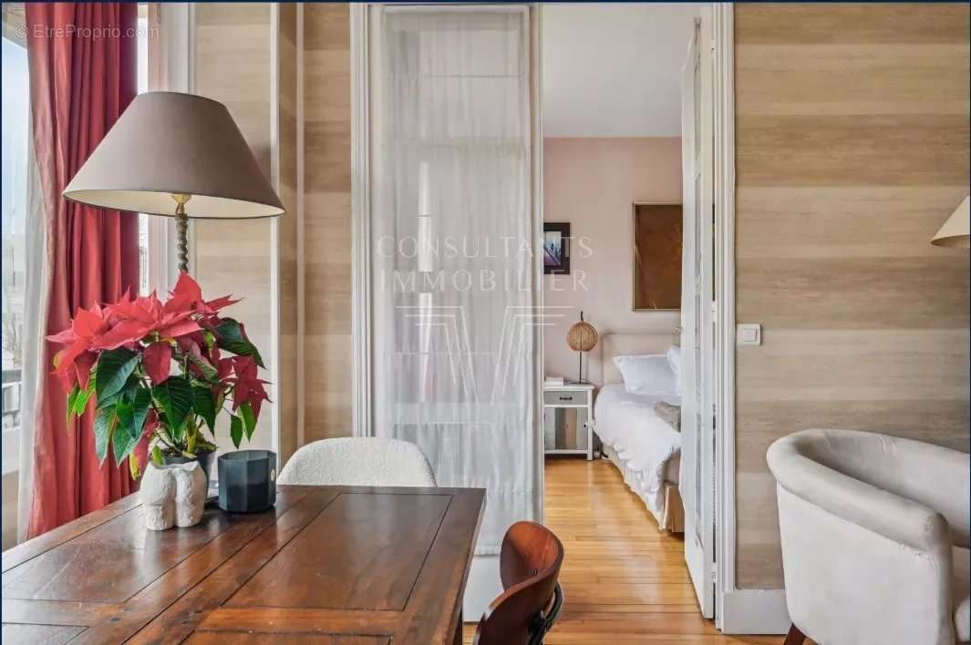 Appartement à NEUILLY-SUR-SEINE