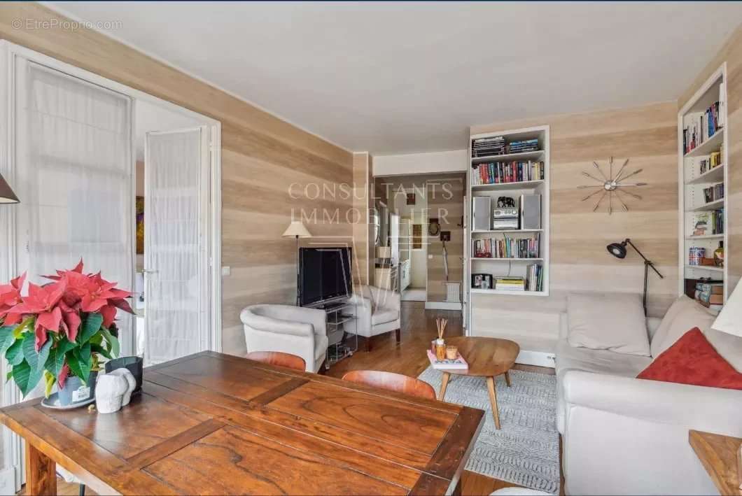 Appartement à NEUILLY-SUR-SEINE