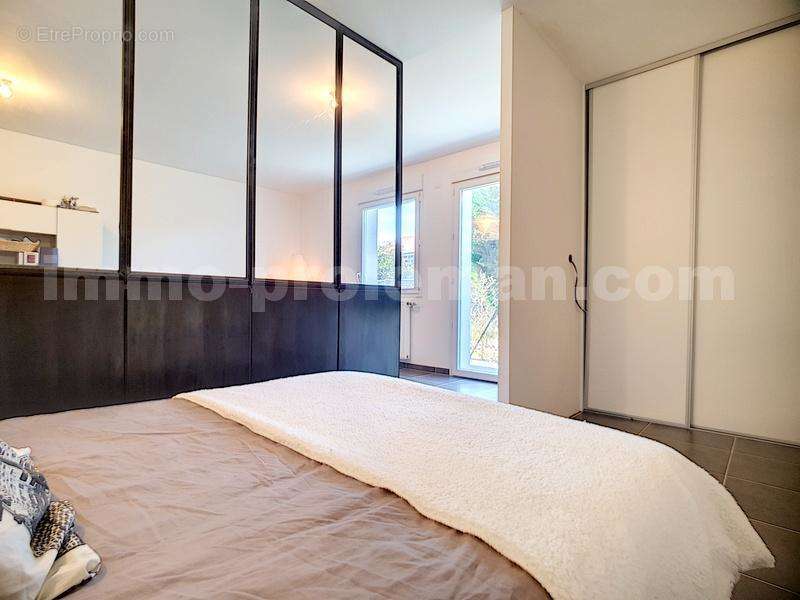 APPARTEMENT_T2_CRANVES-SALES_CENTRE_NEUF_PROCHE FRONTIERE_TRAM_GENEVE_FRONTALIERS_IMMO PROLEMAN_IMMOBILIER_ANNEMASSE_VUE-DEGAGEE_GENEVE_TRAM_CEVA_SALON_chambre - Appartement à CRANVES-SALES