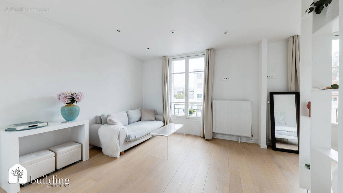 Appartement à COURBEVOIE