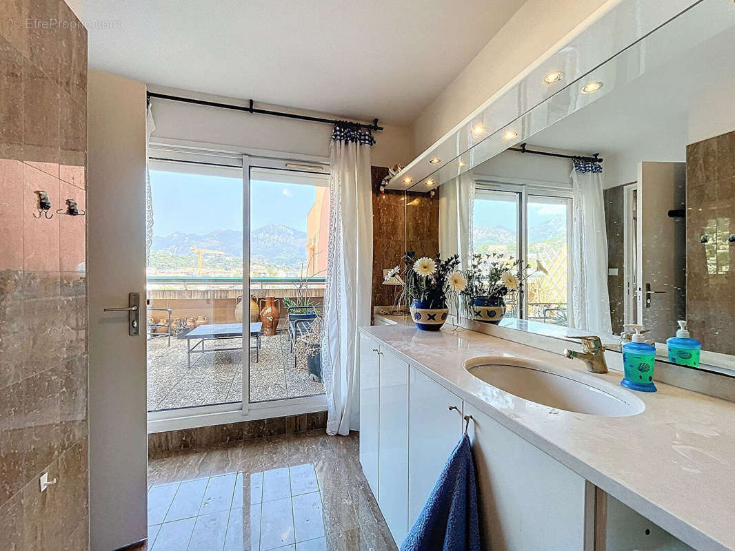 Appartement à ROQUEBRUNE-CAP-MARTIN