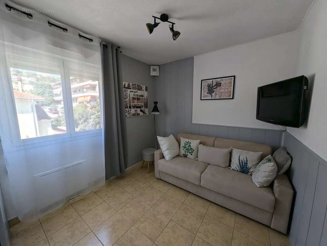 Appartement à SAINT-LAURENT-DU-VAR