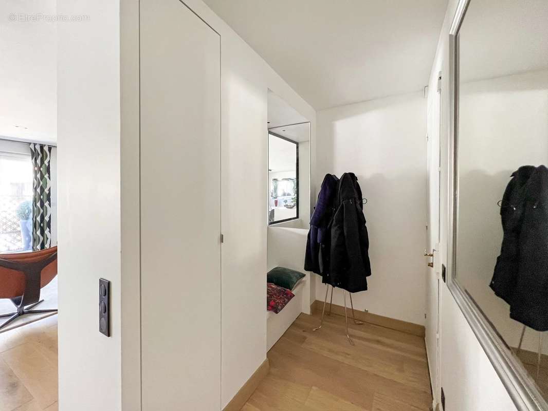 Appartement à PARIS-16E