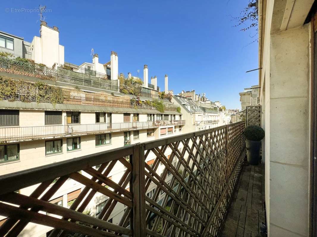 Appartement à PARIS-16E