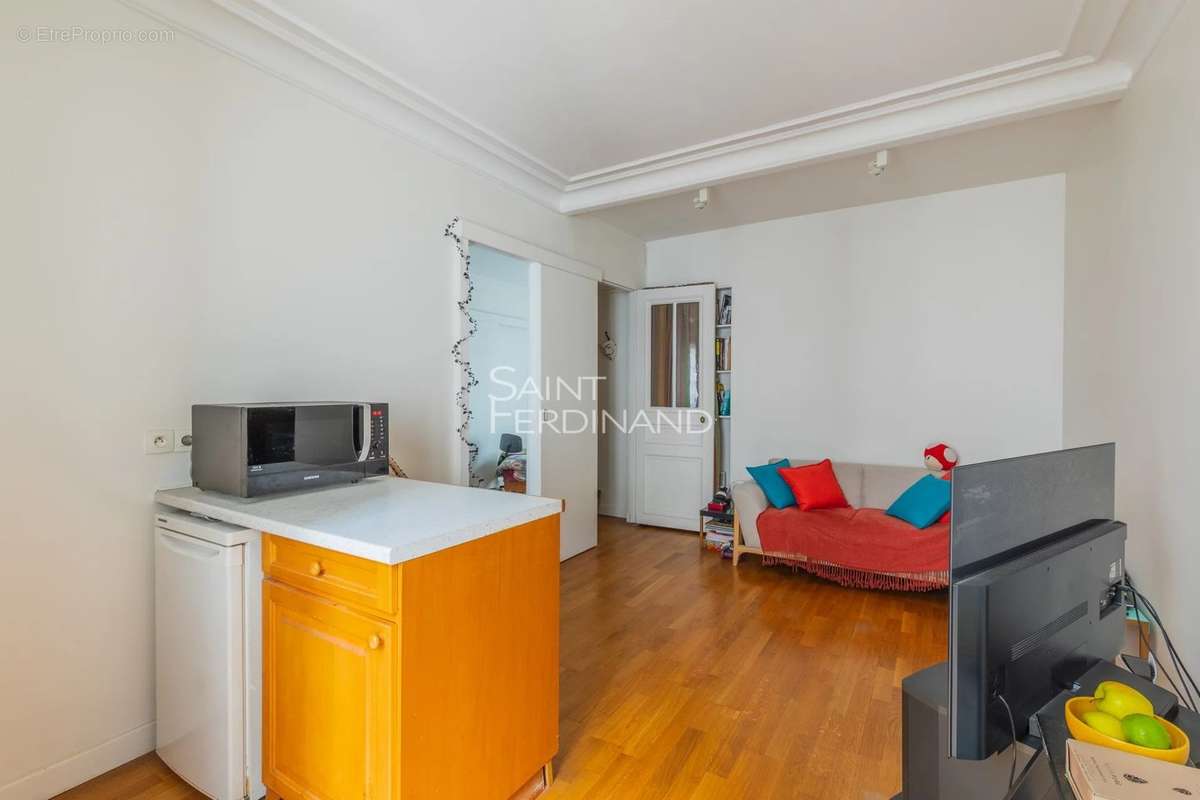 Appartement à PARIS-17E