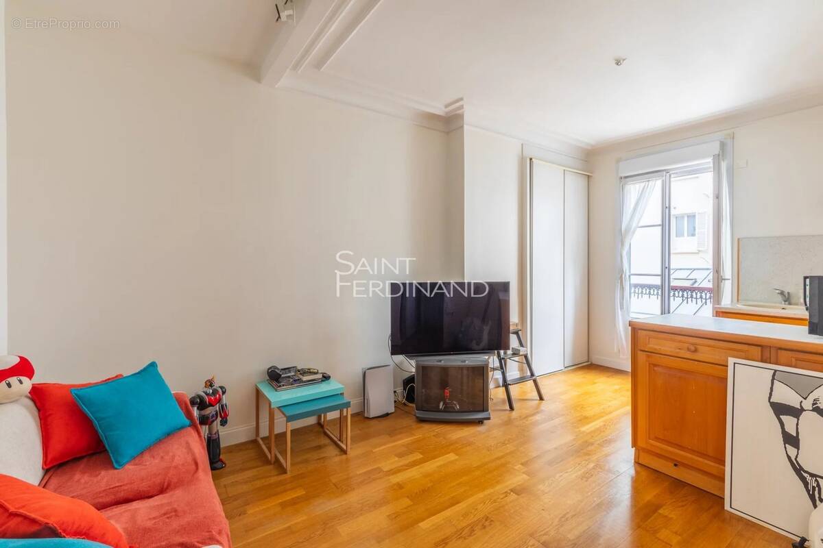 Appartement à PARIS-17E