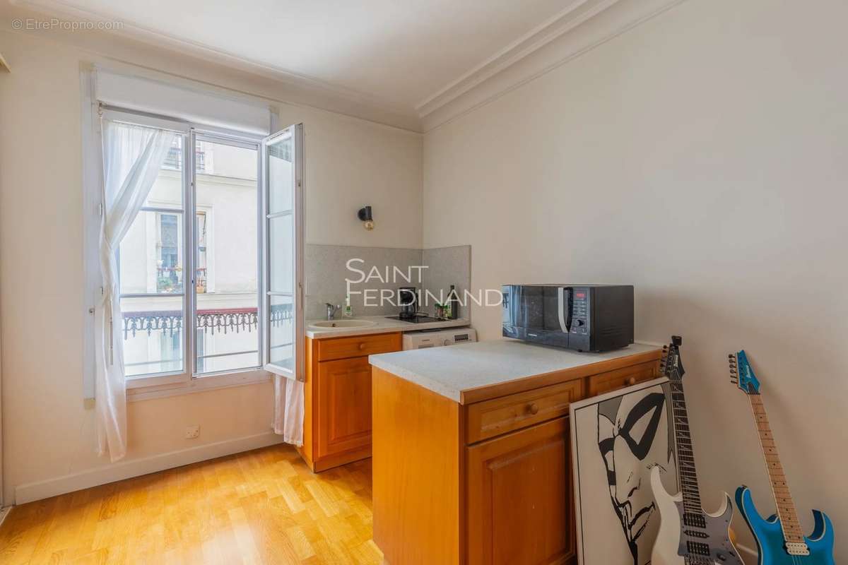 Appartement à PARIS-17E