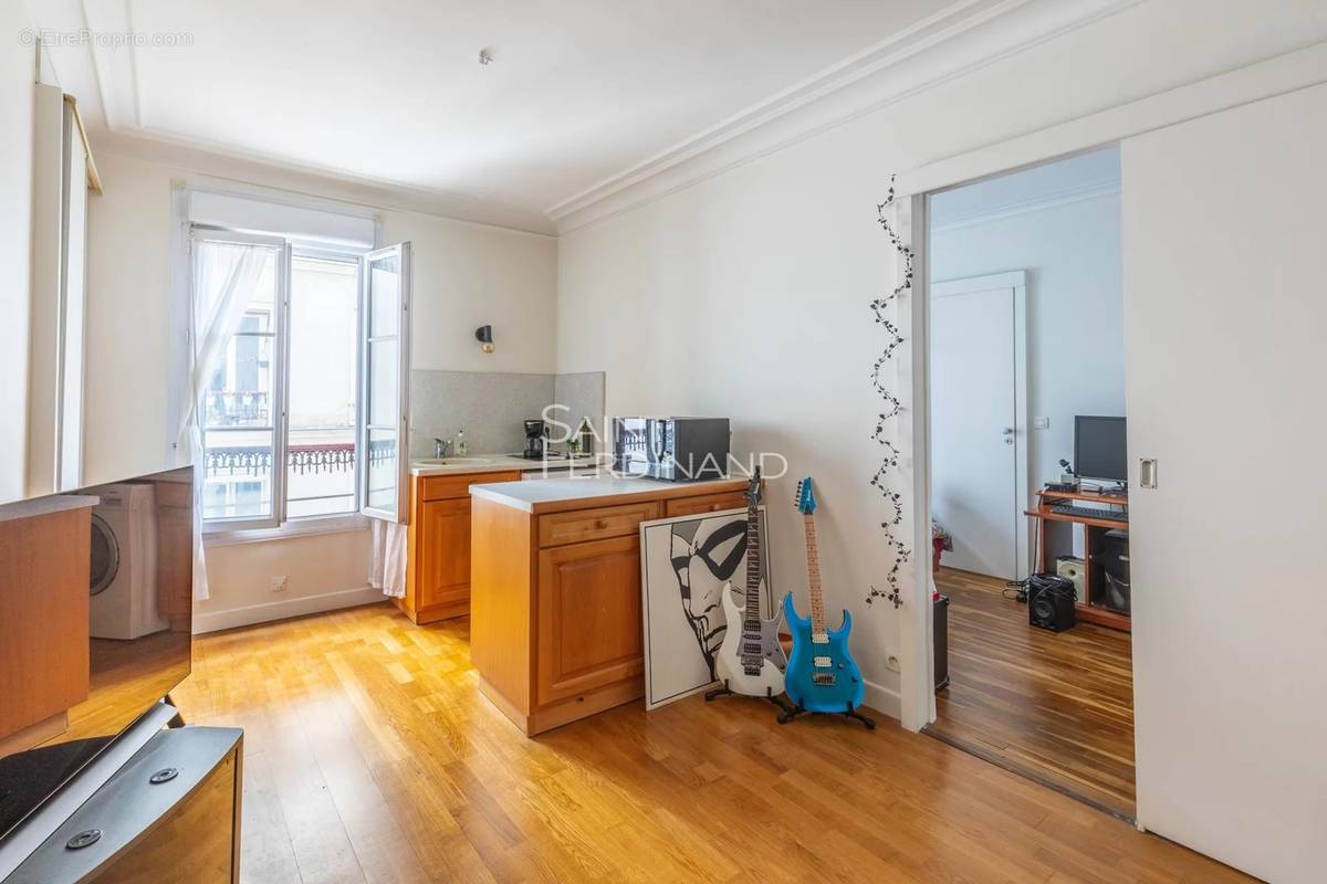 Appartement à PARIS-17E