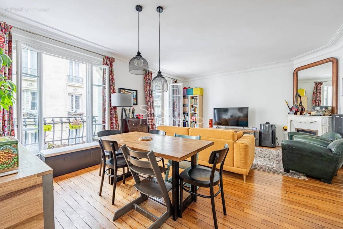 Appartement à PARIS-17E