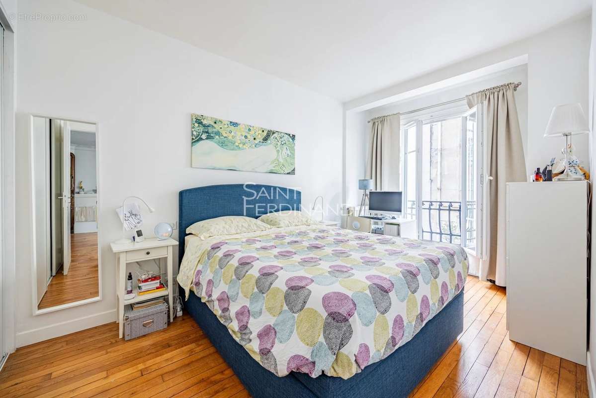 Appartement à PARIS-17E