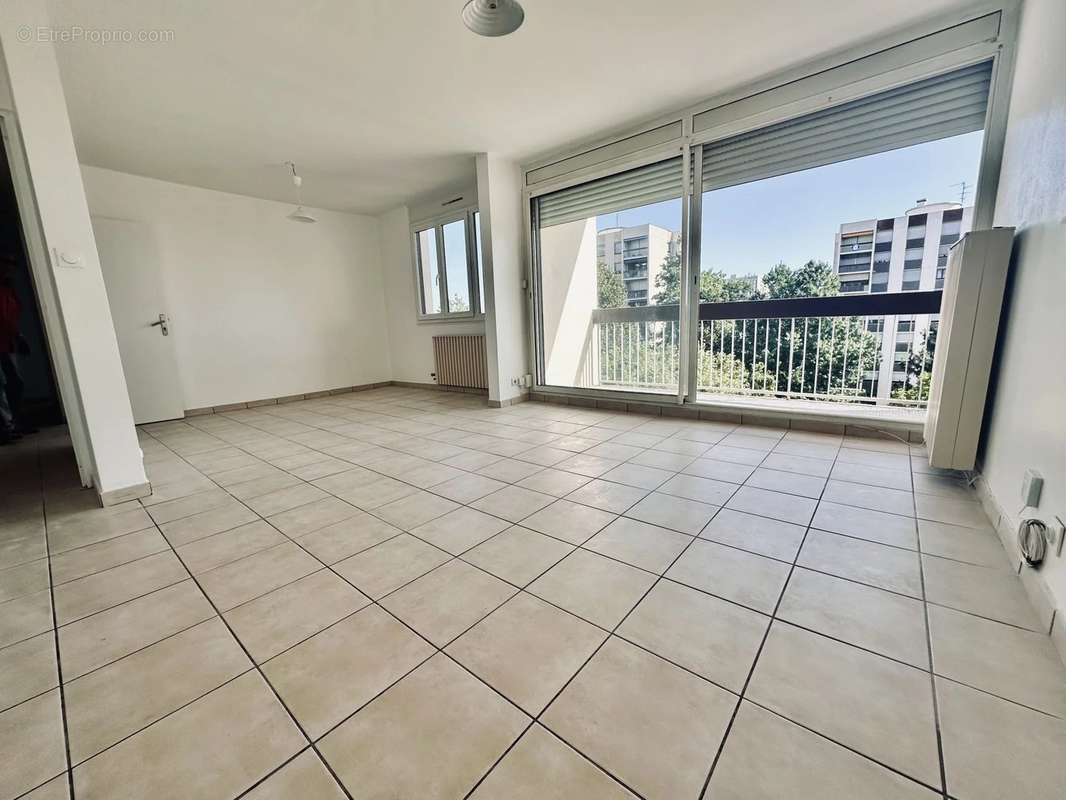 Appartement à SAINT-GENIS-LAVAL