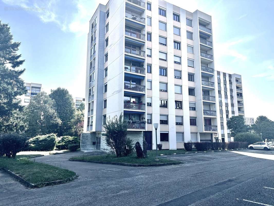 Appartement à SAINT-GENIS-LAVAL