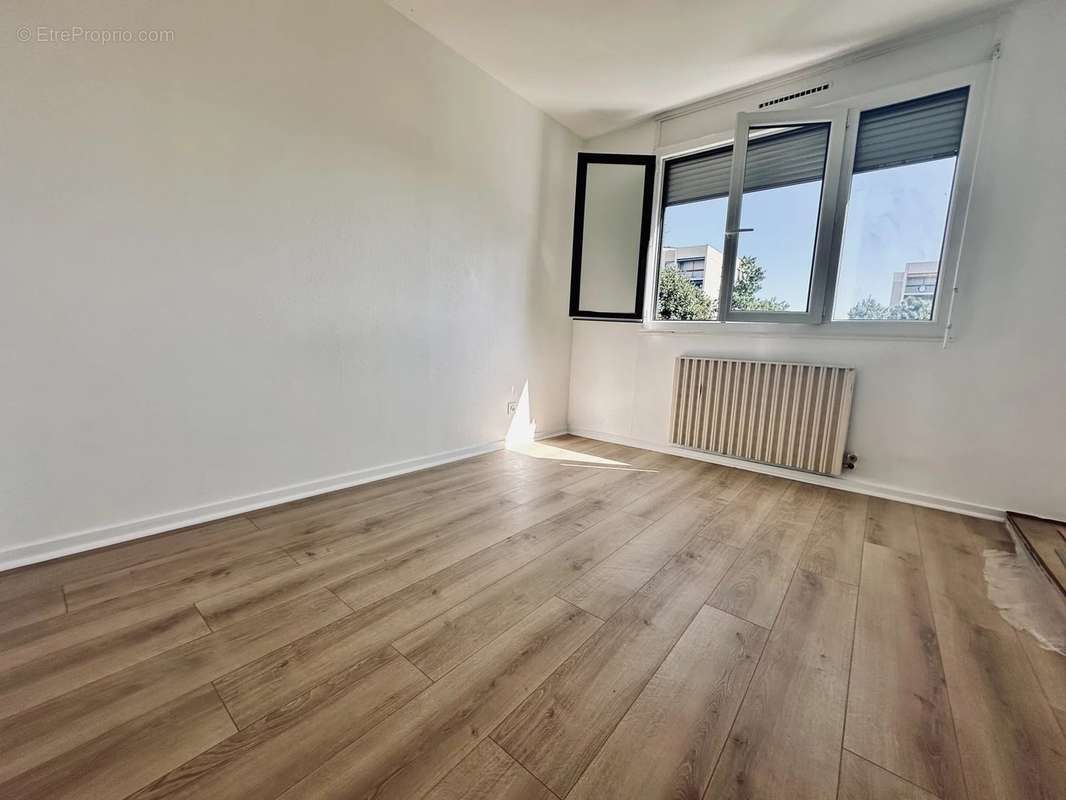 Appartement à SAINT-GENIS-LAVAL