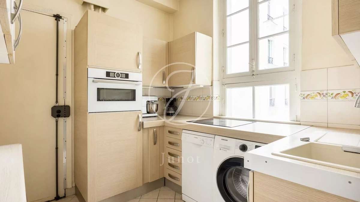 Appartement à PARIS-17E