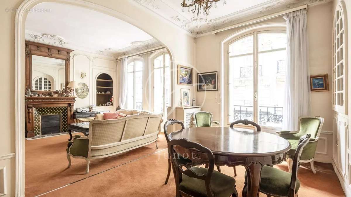 Appartement à PARIS-17E