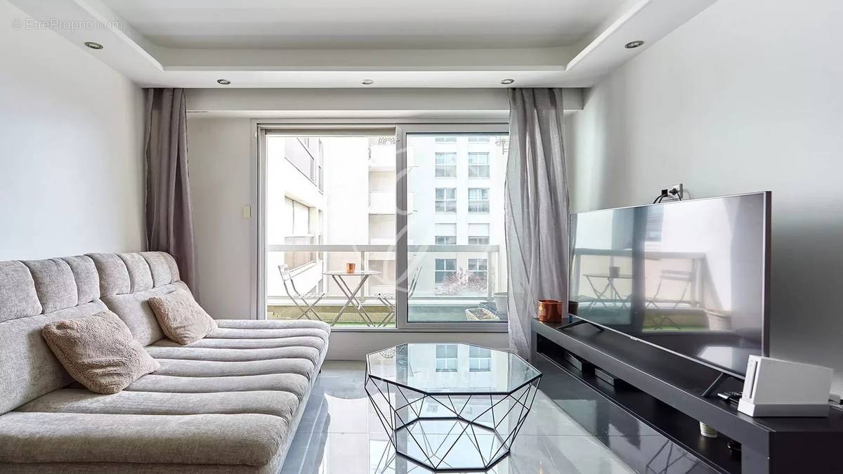 Appartement à NEUILLY-SUR-SEINE