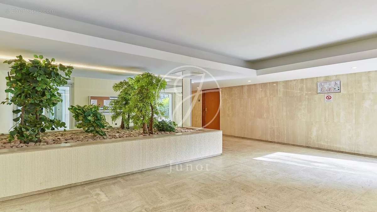 Appartement à NEUILLY-SUR-SEINE