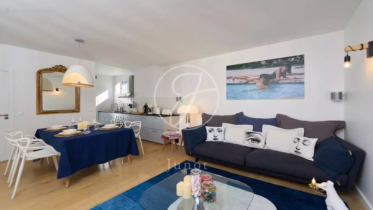 Appartement à NEUILLY-SUR-SEINE