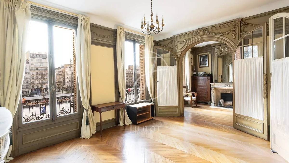 Appartement à NEUILLY-SUR-SEINE