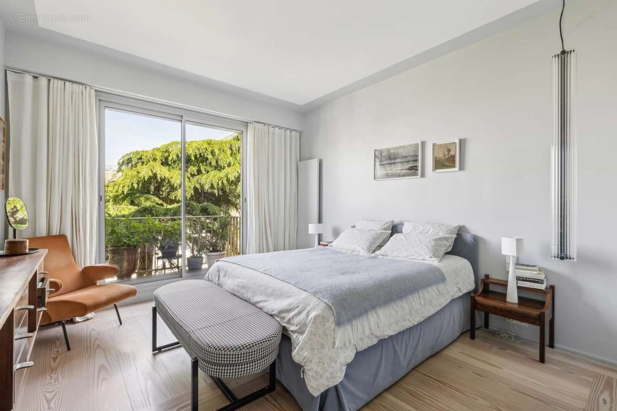 Appartement à NEUILLY-SUR-SEINE