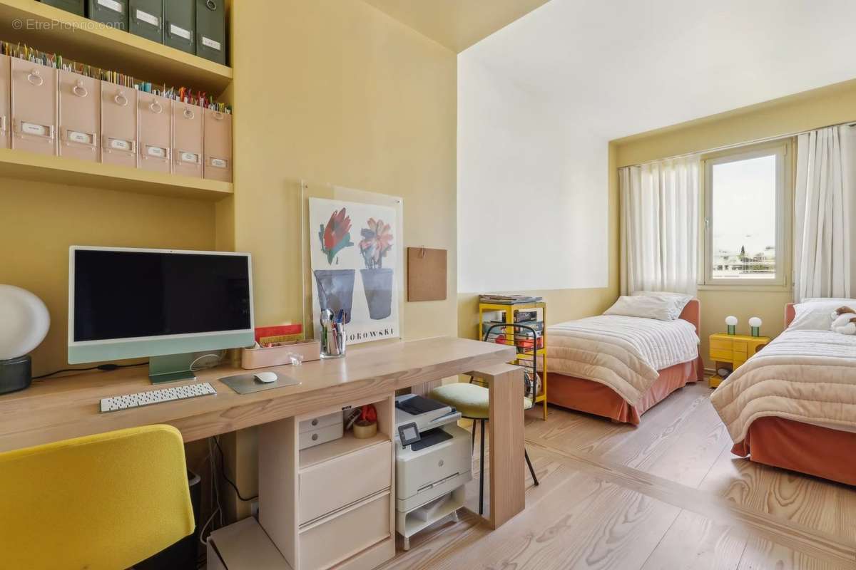 Appartement à NEUILLY-SUR-SEINE