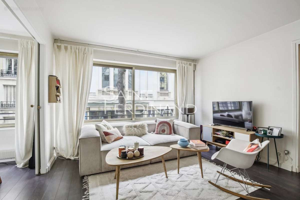 Appartement à NEUILLY-SUR-SEINE