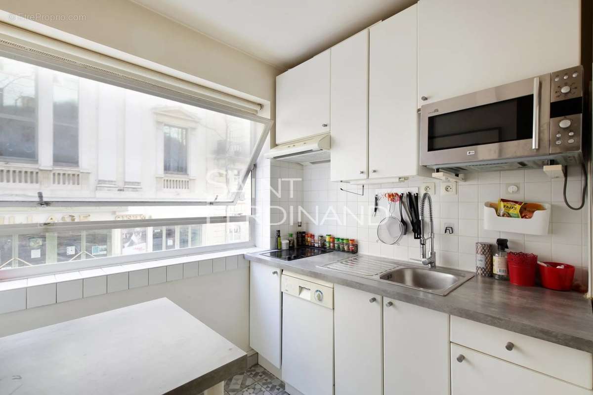 Appartement à NEUILLY-SUR-SEINE