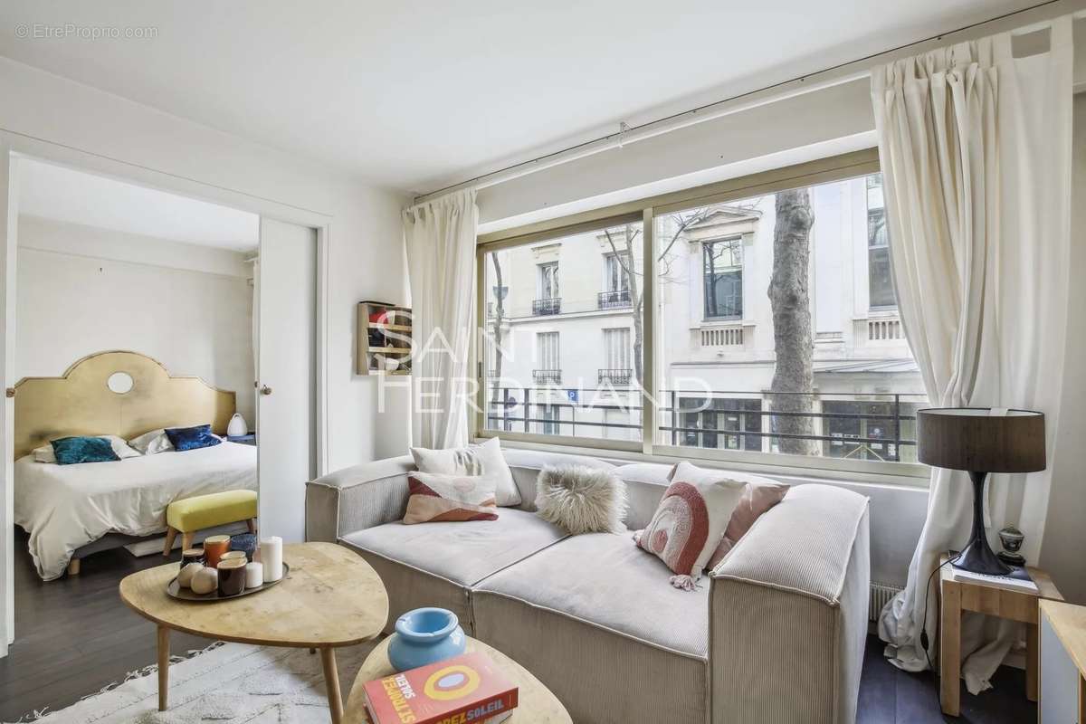 Appartement à NEUILLY-SUR-SEINE