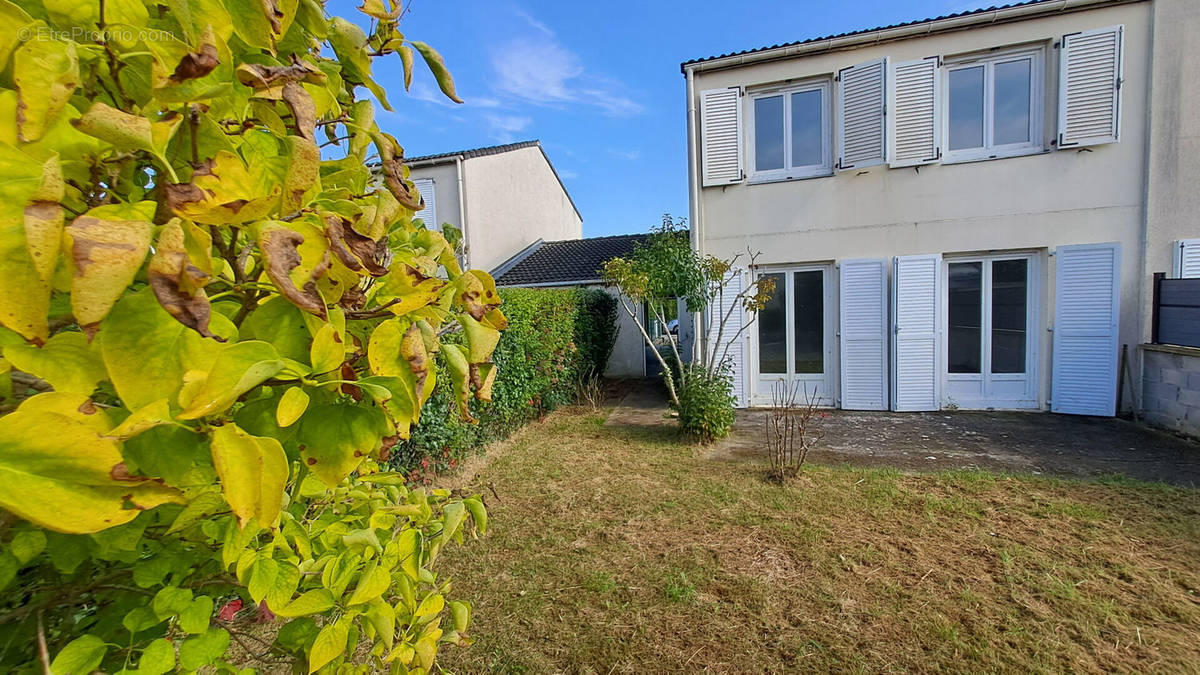 Maison à MAGNY-LES-HAMEAUX