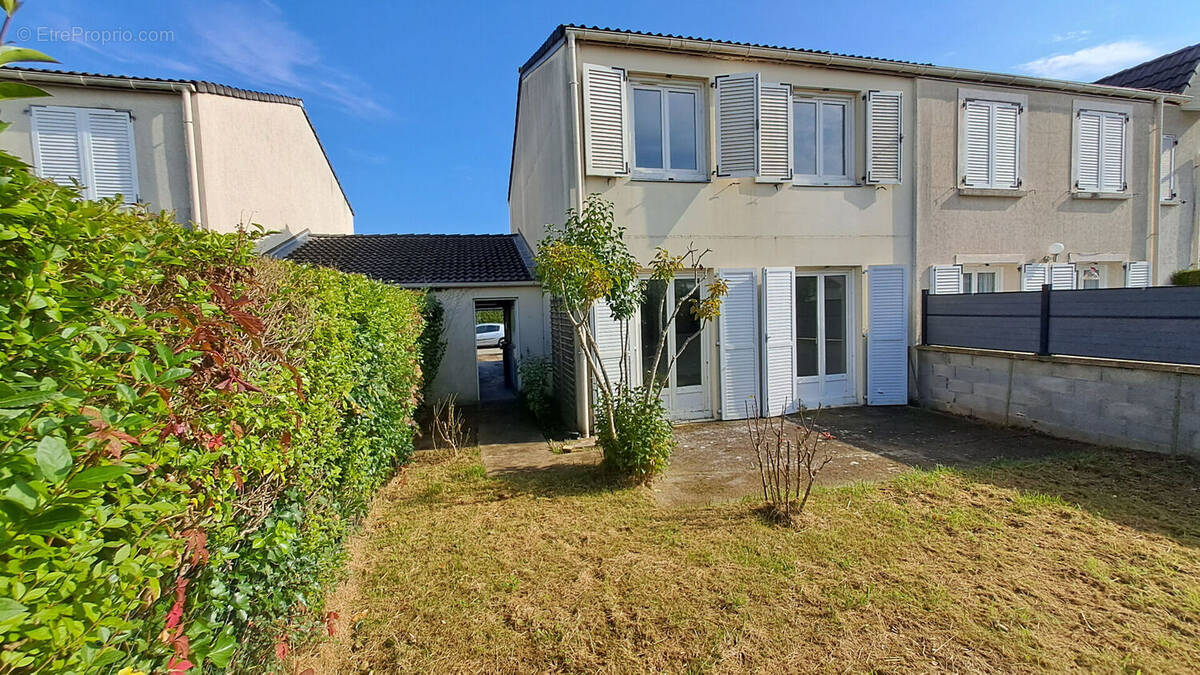 Maison à MAGNY-LES-HAMEAUX