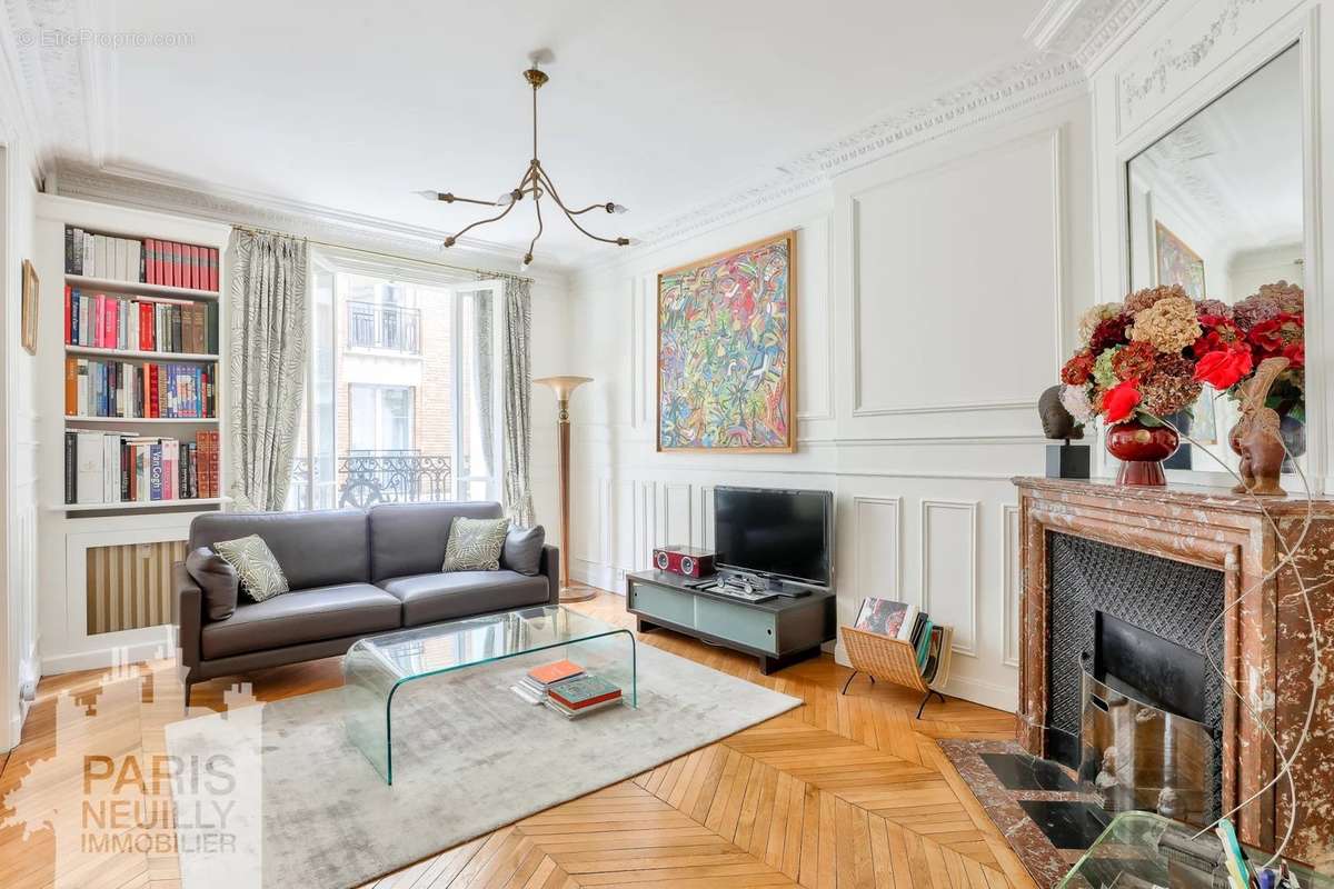 Appartement à PARIS-16E