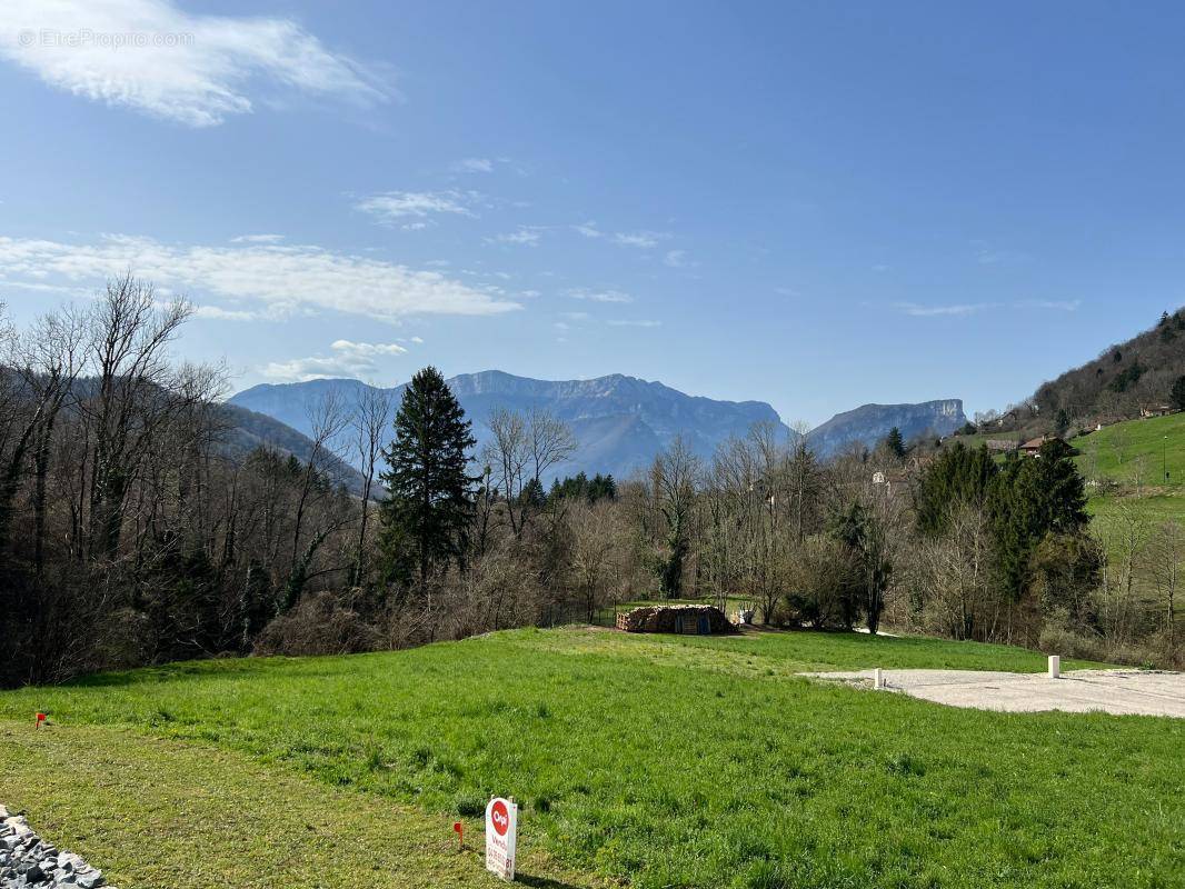 Terrain à SAINT-JULIEN-DE-RAZ