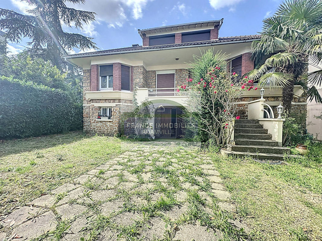 Maison à SAINT-MAUR-DES-FOSSES