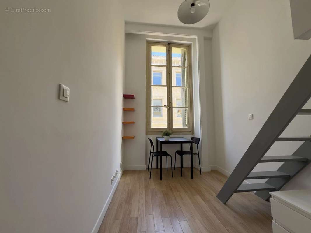 Appartement à MARSEILLE-1E