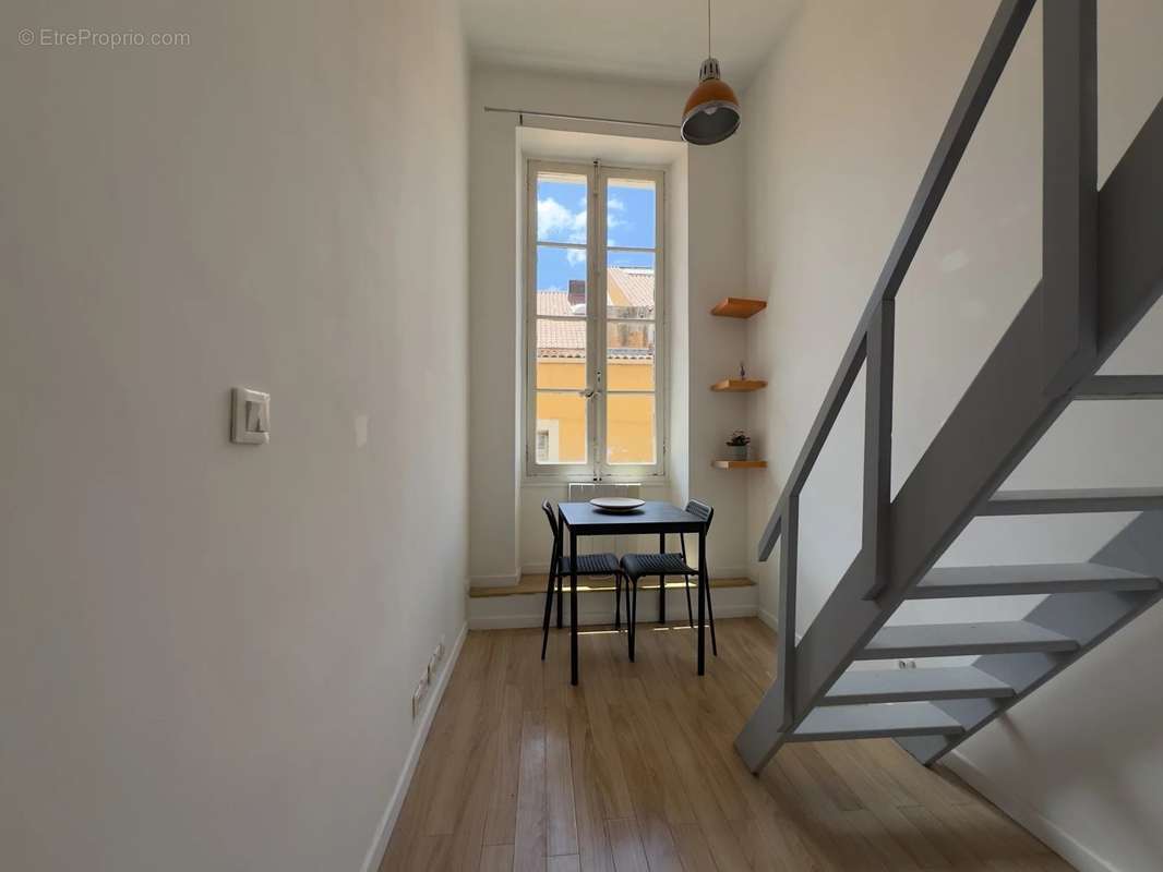 Appartement à MARSEILLE-1E