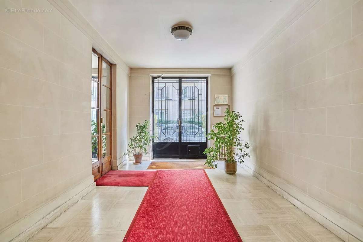 Appartement à PARIS-16E