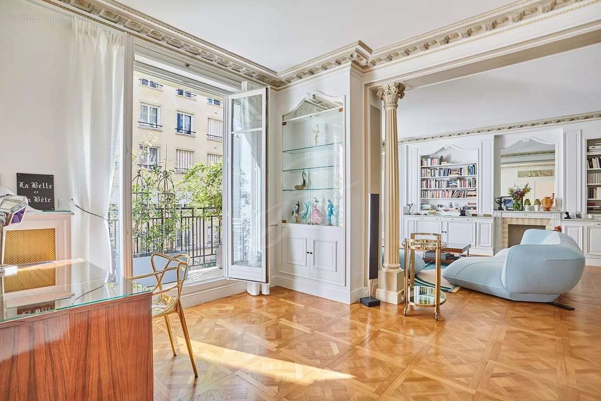 Appartement à PARIS-16E