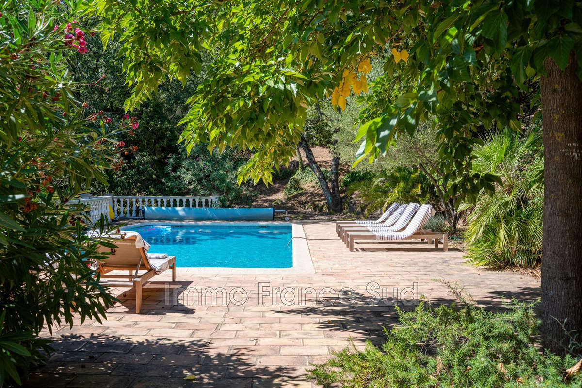 Maison à LA GARDE-FREINET