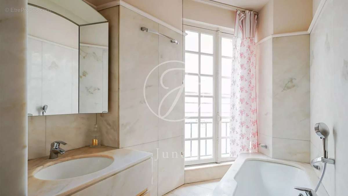 Appartement à PARIS-5E