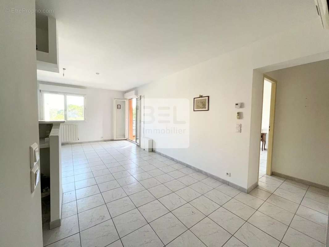 Appartement à BAGNOLS-SUR-CEZE