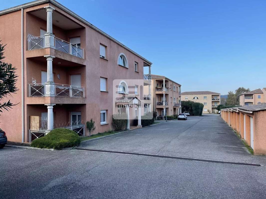 Appartement à BAGNOLS-SUR-CEZE