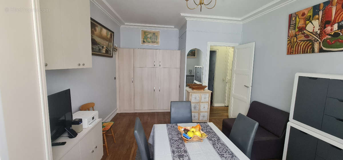 Appartement à PARIS-16E