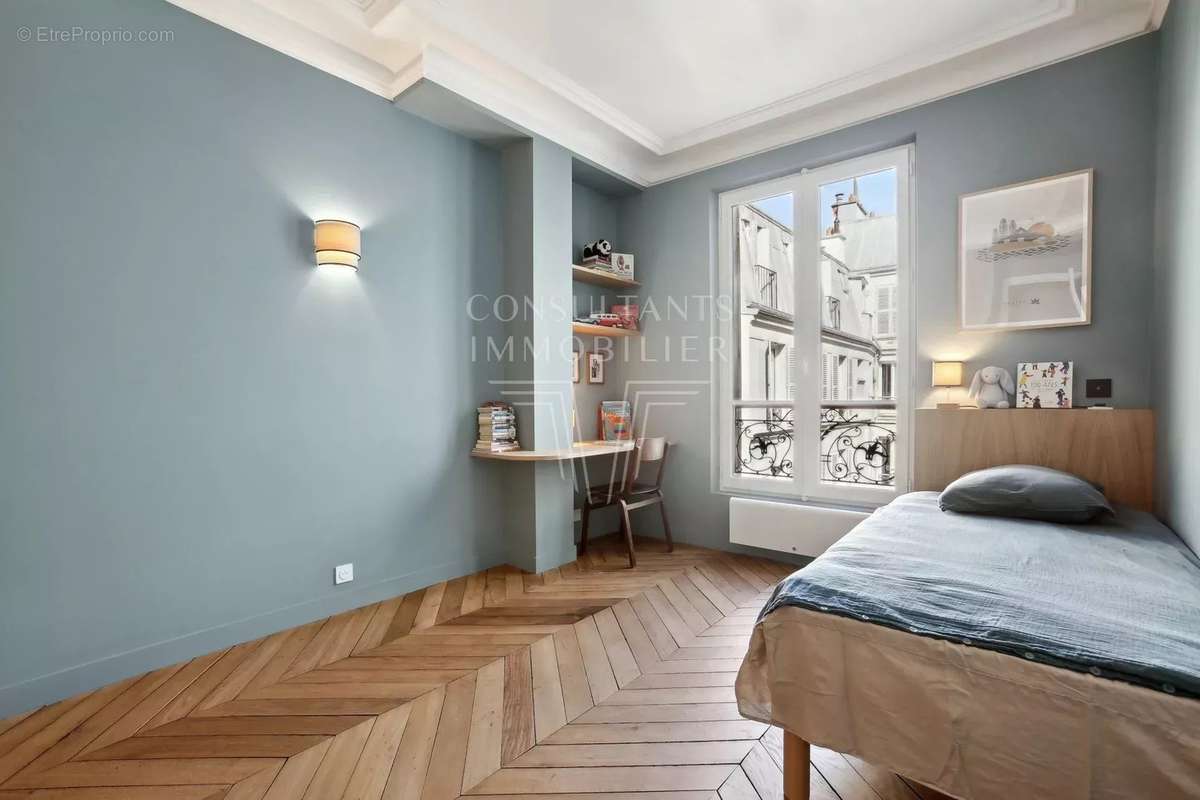 Appartement à PARIS-17E