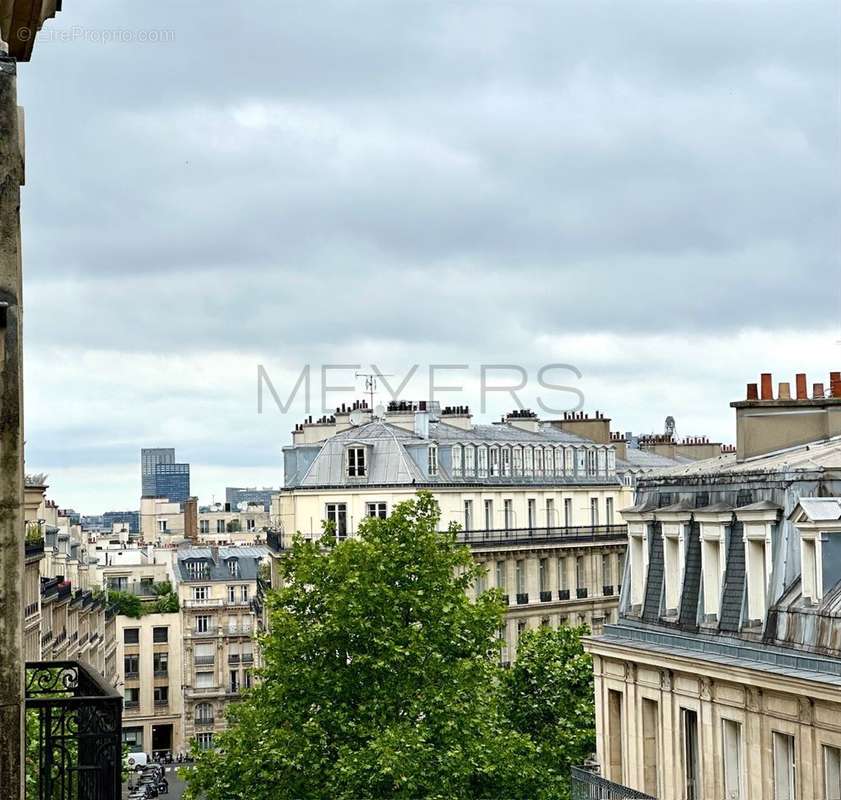 Appartement à PARIS-16E