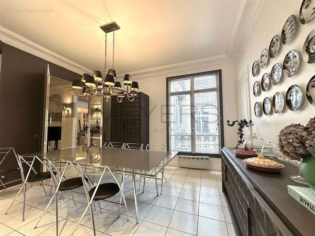 Appartement à PARIS-16E